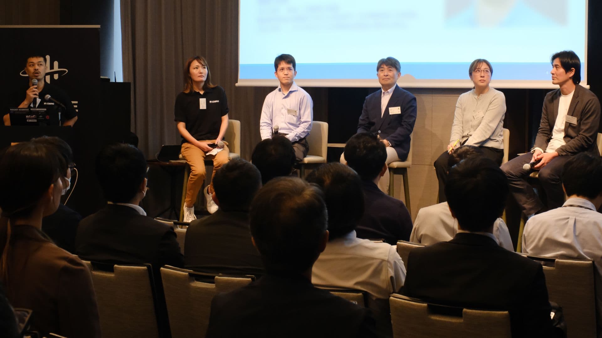 (左から)コスモ石油 吉井様, 久保田様、日本触媒 高瀬様, 角田様、出光興産 久保様, 秋山様
