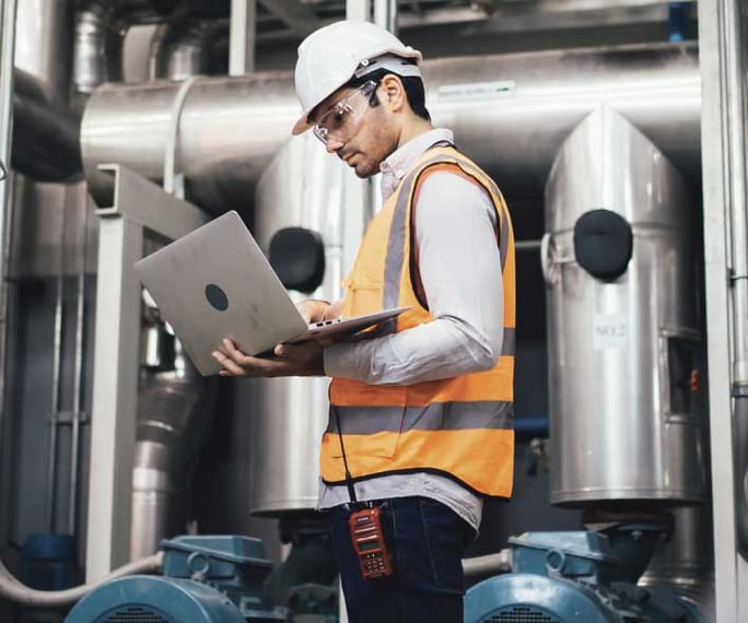 worker-with-laptop